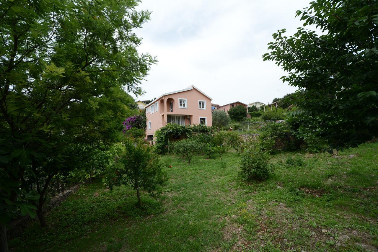 President Holiday Home Utjeha Bagian luar foto